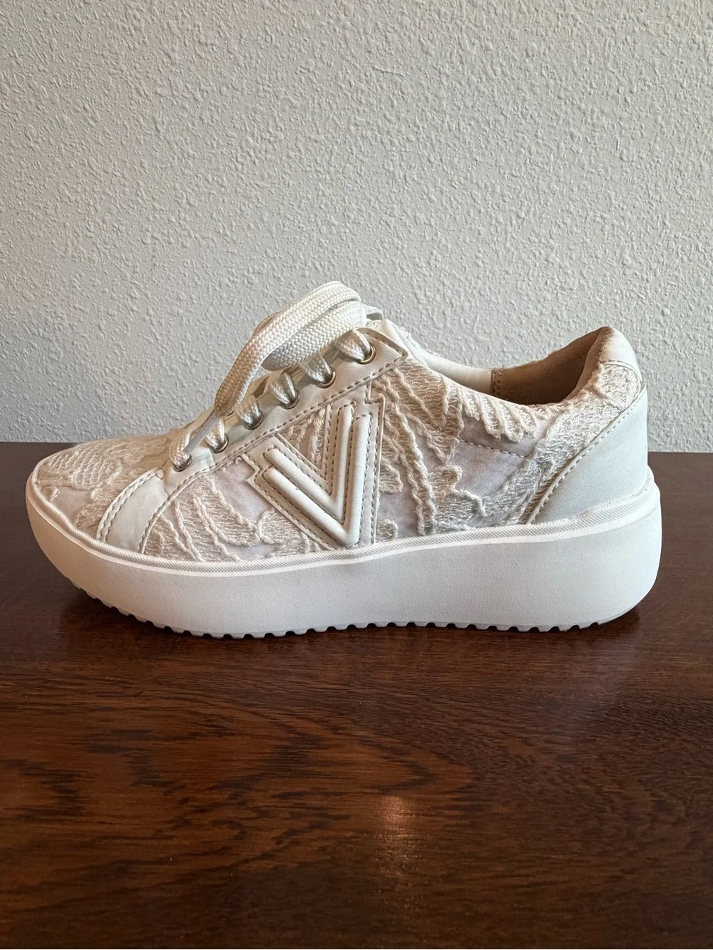 Vionic Kearny Women’s Lace-Up Platform Comfort Sneaker Size 6.5